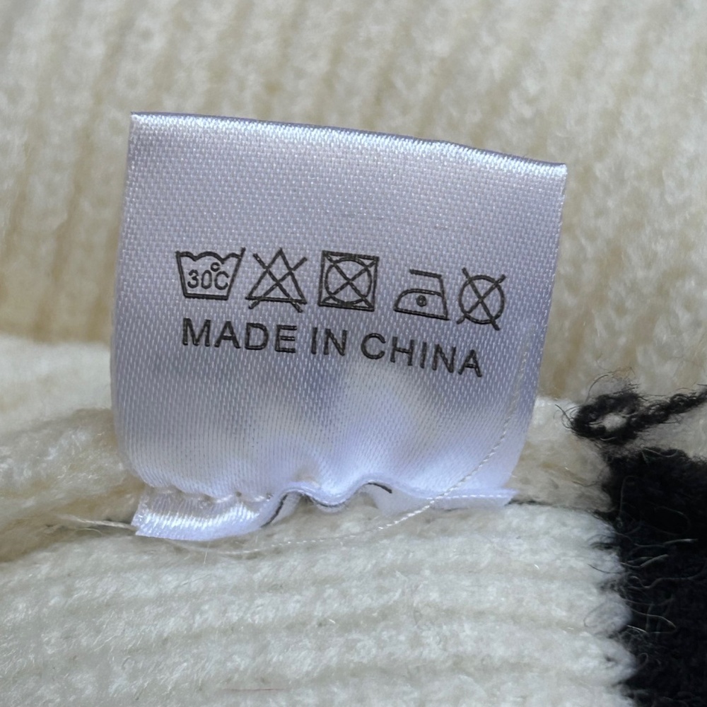 NWOT Soft knit cardigan with gold zip closure, One size. - Picture 5 of 10